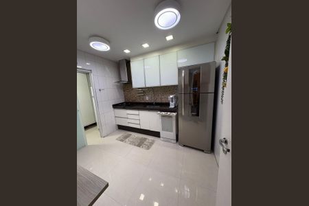 Cozinha de apartamento à venda com 2 quartos, 90m² em Santa Teresinha, São Paulo