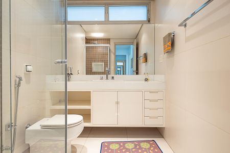 Apartamento à venda com 158m², 3 quartos e 1 vaga Apartamento à venda com 158m², 3 quartos e 1 vagaBanheiro Social