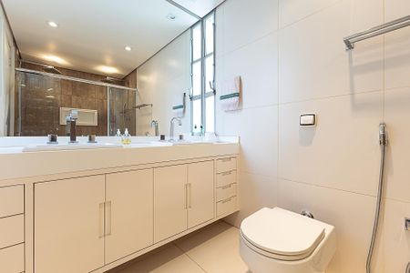 Apartamento à venda com 158m², 3 quartos e 1 vaga Apartamento à venda com 158m², 3 quartos e 1 vagaBanheiro da Suíte