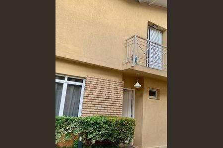 Casa de condomínio para alugar com 136m², 3 quartos e 2 vagas Casa de condomínio para alugar com 136m², 3 quartos e 2 vagasFachada