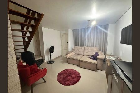Sala de casa de condomínio para alugar com 3 quartos, 136m² em Jardim Maria Duarte, São Paulo