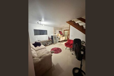 Sala de casa de condomínio para alugar com 3 quartos, 136m² em Jardim Maria Duarte, São Paulo