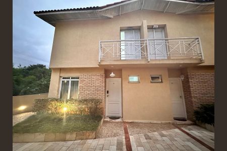Casa de condomínio para alugar com 136m², 3 quartos e 2 vagas Casa de condomínio para alugar com 136m², 3 quartos e 2 vagasFachada