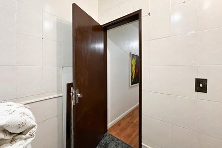 Casa à venda com 387m², 6 quartos e 7 vagas Casa à venda com 387m², 6 quartos e 7 vagasÁrea de Serviço - Casa 1