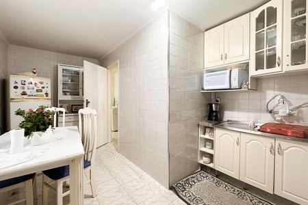 Casa à venda com 387m², 6 quartos e 7 vagas Casa à venda com 387m², 6 quartos e 7 vagasCozinha - Casa 2
