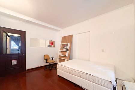 Casa à venda com 387m², 6 quartos e 7 vagas Casa à venda com 387m², 6 quartos e 7 vagasQuarto 1 - Casa 1