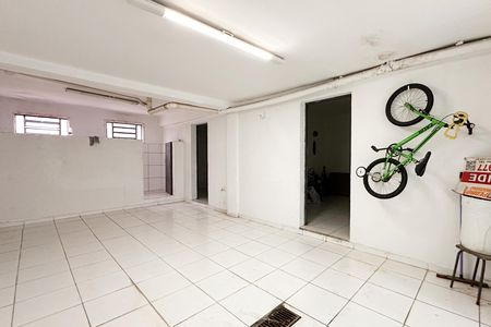 Casa à venda com 387m², 6 quartos e 7 vagas Casa à venda com 387m², 6 quartos e 7 vagasGaragem