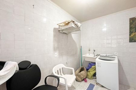 Casa à venda com 387m², 6 quartos e 7 vagas Casa à venda com 387m², 6 quartos e 7 vagasÁrea de Serviço - Casa 2
