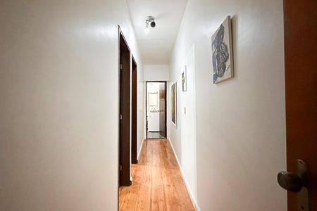 Casa à venda com 387m², 6 quartos e 7 vagas Casa à venda com 387m², 6 quartos e 7 vagasAcesso aos Quartos - Casa 1