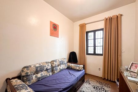 Casa à venda com 387m², 6 quartos e 7 vagas Casa à venda com 387m², 6 quartos e 7 vagasQuarto 1 - Casa 2