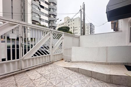 Casa à venda com 387m², 6 quartos e 7 vagas Casa à venda com 387m², 6 quartos e 7 vagasEntrada