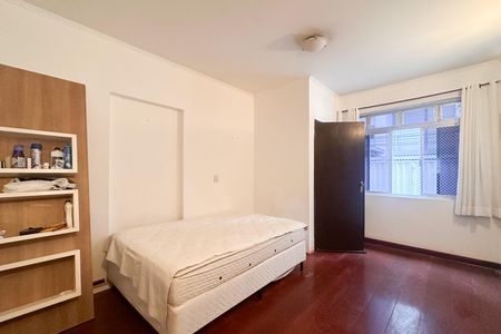 Casa à venda com 387m², 6 quartos e 7 vagas Casa à venda com 387m², 6 quartos e 7 vagasQuarto 1 - Casa 1