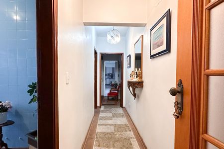 Casa à venda com 387m², 6 quartos e 7 vagas Casa à venda com 387m², 6 quartos e 7 vagasAcesso aos Quartos - Casa 2