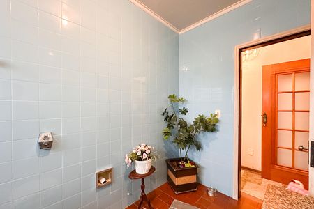 Casa à venda com 387m², 6 quartos e 7 vagas Casa à venda com 387m², 6 quartos e 7 vagasBanheiro Social - Casa 2