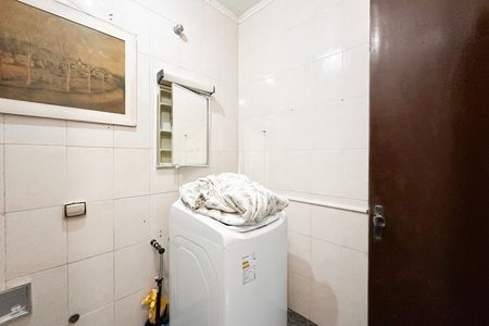 Casa à venda com 387m², 6 quartos e 7 vagas Casa à venda com 387m², 6 quartos e 7 vagasÁrea de Serviço - Casa 1