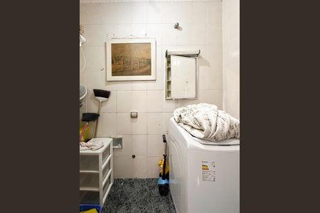 Casa à venda com 387m², 6 quartos e 7 vagas Casa à venda com 387m², 6 quartos e 7 vagasÁrea de Serviço - Casa 1