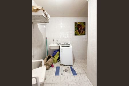 Casa à venda com 387m², 6 quartos e 7 vagas Casa à venda com 387m², 6 quartos e 7 vagasÁrea de Serviço - Casa 2
