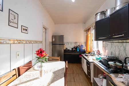 Casa à venda com 2 quartos, 150m² em Guajuviras, Canoas