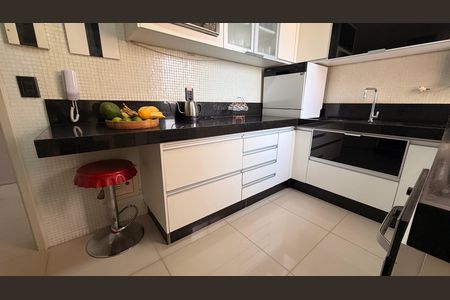 Cozinha de apartamento à venda com 3 quartos, 109m² em Nova Suiça, Goiânia