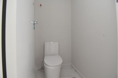 Casa de condomínio à venda com 211m², 3 quartos e 4 vagasLavabo