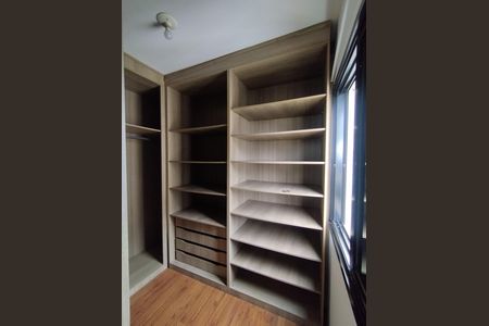 Apartamento à venda com 94m², 3 quartos e 2 vagas Apartamento à venda com 94m², 3 quartos e 2 vagasCloset da suíte