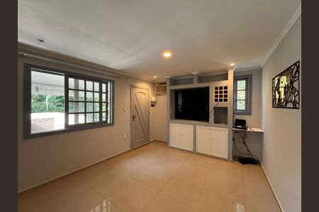 Sala de casa de condomínio para alugar com 2 quartos, 100m² em Vargem Pequena, Rio de Janeiro
