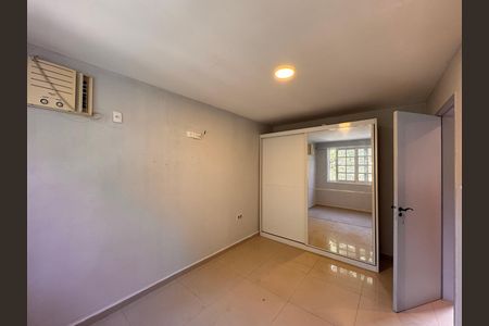 Quarto 1 de casa de condomínio para alugar com 2 quartos, 100m² em Vargem Pequena, Rio de Janeiro
