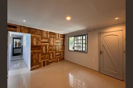 Sala de casa de condomínio para alugar com 2 quartos, 100m² em Vargem Pequena, Rio de Janeiro