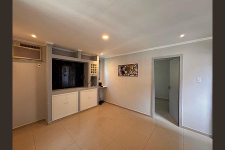 Sala de casa de condomínio para alugar com 2 quartos, 100m² em Vargem Pequena, Rio de Janeiro