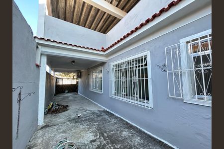Casa à venda com 237m², 4 quartos e 3 vagasFachada