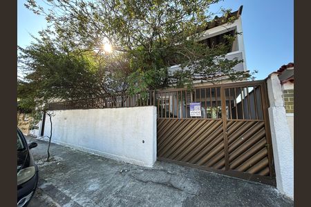 Casa à venda com 237m², 4 quartos e 3 vagasFachada + placa