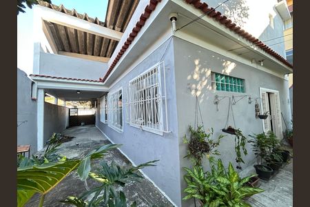 Casa à venda com 237m², 4 quartos e 3 vagasFachada