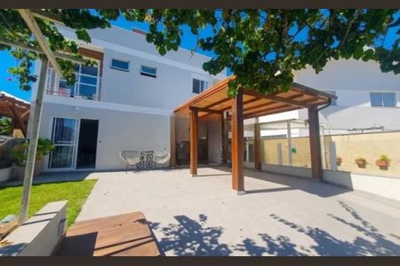 Casa para alugar com 105m², 3 quartos e 2 vagas Casa para alugar com 105m², 3 quartos e 2 vagasÁrea externa