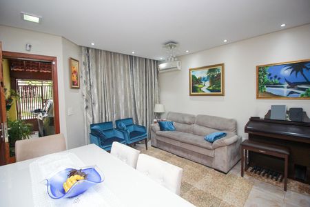 Casa à venda com 106m², 3 quartos e 1 vaga Casa à venda com 106m², 3 quartos e 1 vagaSala