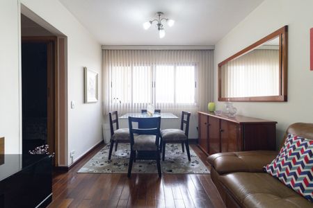 Apartamento para alugar com 74m², 2 quartos e 1 vagaSala