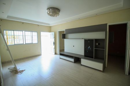 Casa à venda com 4 quartos, 172m² em Vila Bertioga, São Paulo