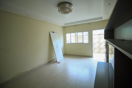 Casa à venda com 172m², 4 quartos e 2 vagas