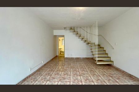 Casa para alugar com 137m², 3 quartos e 2 vagasSala