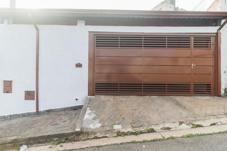 Casa para alugar com 115m², 2 quartos e 2 vagas Casa para alugar com 115m², 2 quartos e 2 vagasFachada