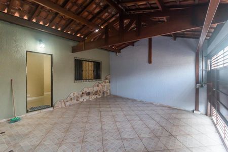 Casa para alugar com 115m², 2 quartos e 2 vagas Casa para alugar com 115m², 2 quartos e 2 vagasGaragem