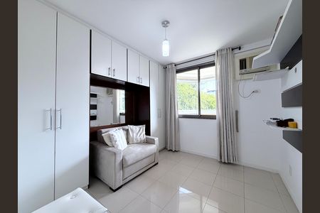 Quarto de apartamento para alugar com 2 quartos, 92m² em Recreio dos Bandeirantes, Rio de Janeiro