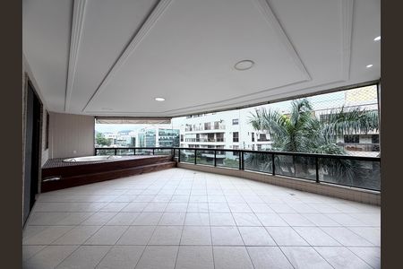 Apartamento à venda com 117m², 3 quartos e 2 vagasVaranda