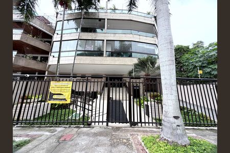Apartamento à venda com 117m², 3 quartos e 2 vagasFachada