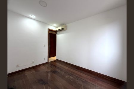 Apartamento à venda com 117m², 3 quartos e 2 vagasQuarto 2