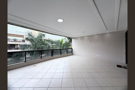 Apartamento à venda com 117m², 3 quartos e 2 vagasVaranda