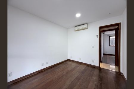 Apartamento à venda com 117m², 3 quartos e 2 vagasQuarto 1