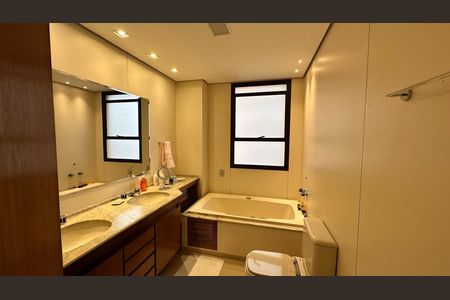 Apartamento à venda com 200m², 4 quartos e 3 vagas