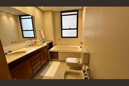 Apartamento à venda com 200m², 4 quartos e 3 vagas