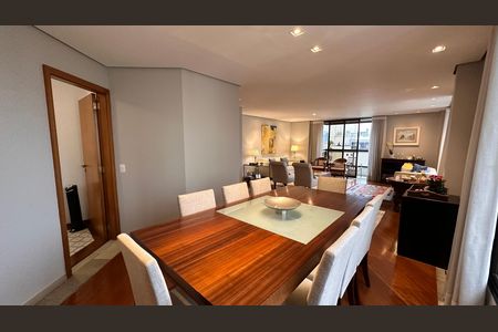 Apartamento à venda com 200m², 4 quartos e 3 vagas