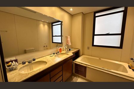 Apartamento à venda com 200m², 4 quartos e 3 vagas
